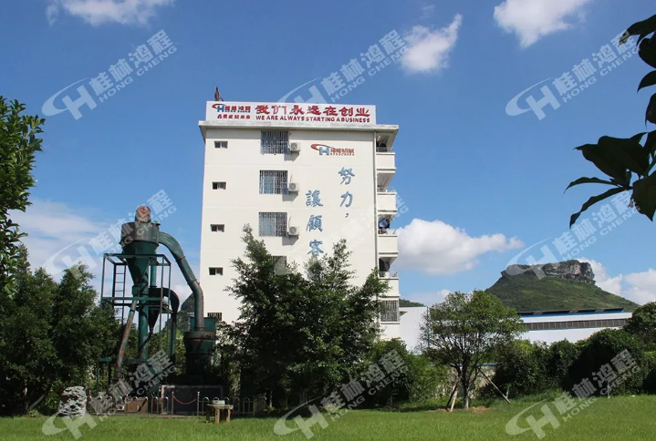 小型礦石磨粉機(jī)在哪里能買到？ 到桂林鴻程磨粉機(jī)生產(chǎn)基地